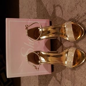 Size 6 - Worn 1 time.